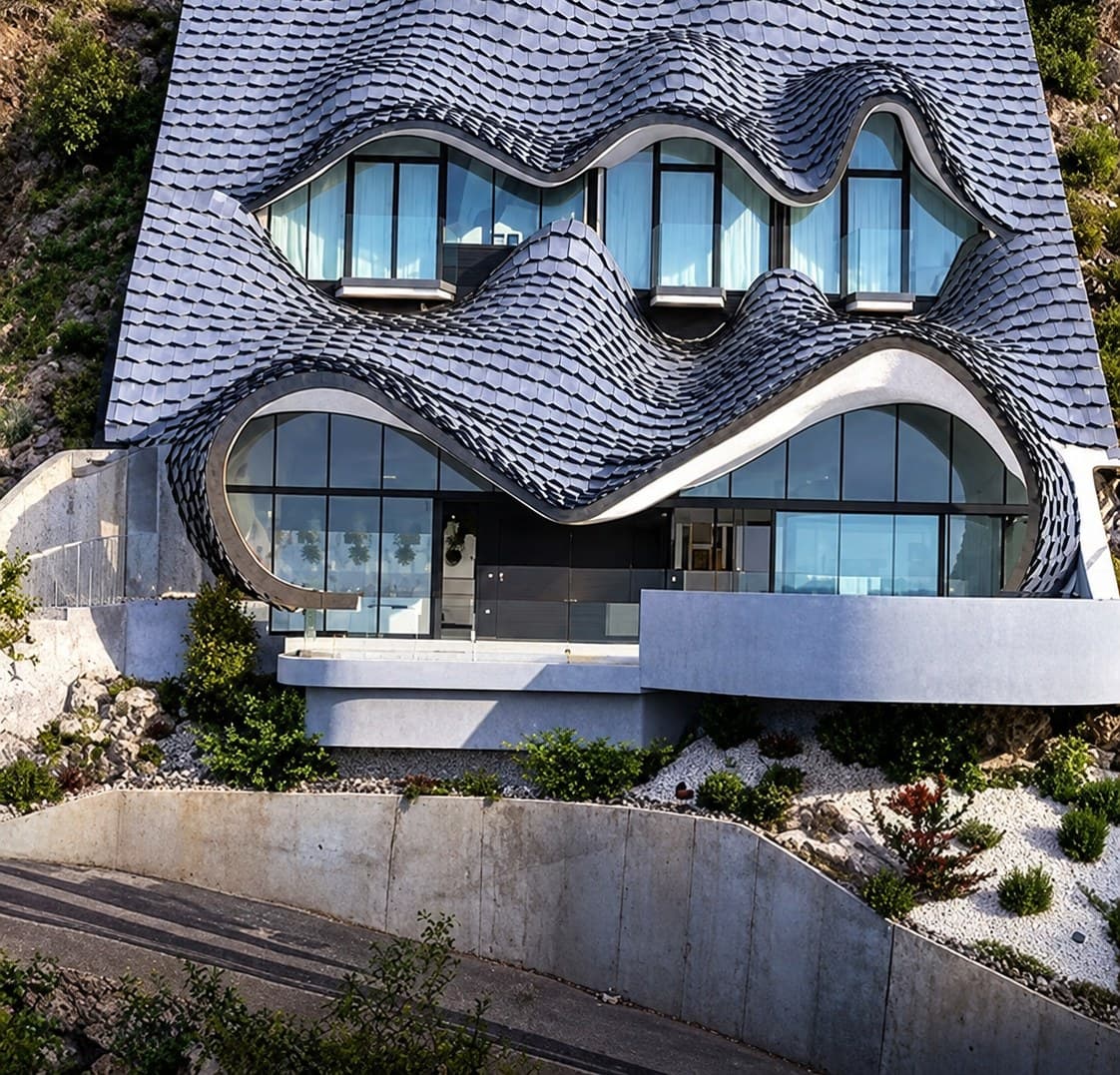 House on the Cliff, Front view