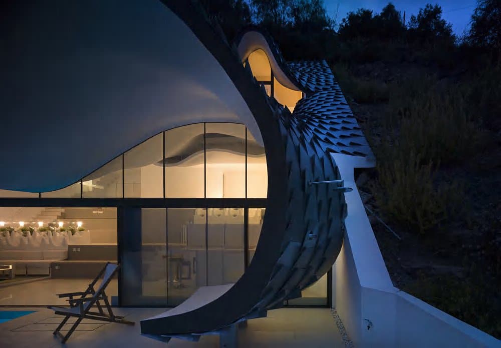 House on the Cliff, At night