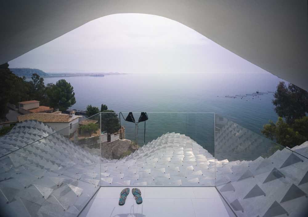 House on the Cliff, Terrace facing the sea