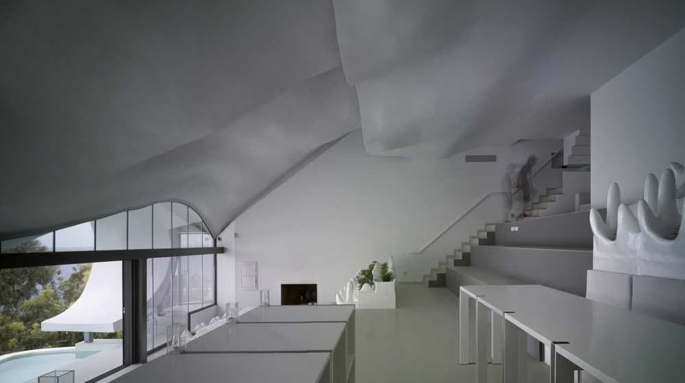 House on the Cliff, Interior