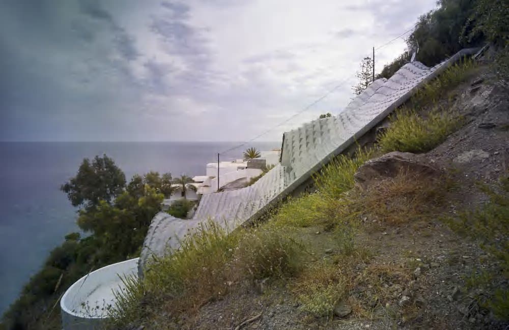 House on the Cliff, Access ramp
