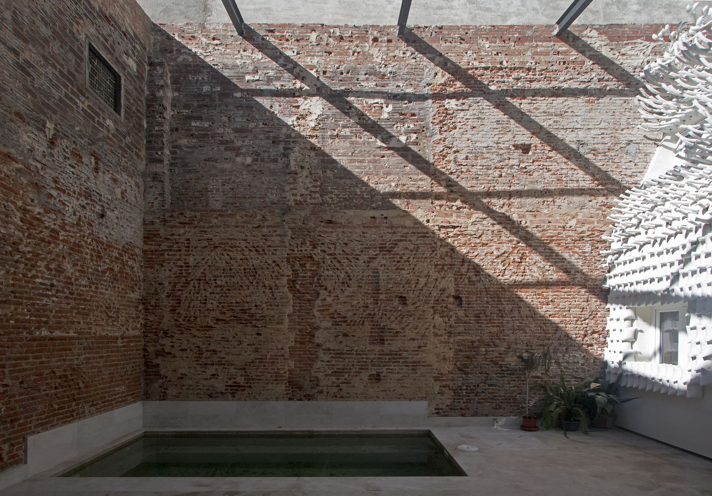 Loft in Madrid, Courtyard and water